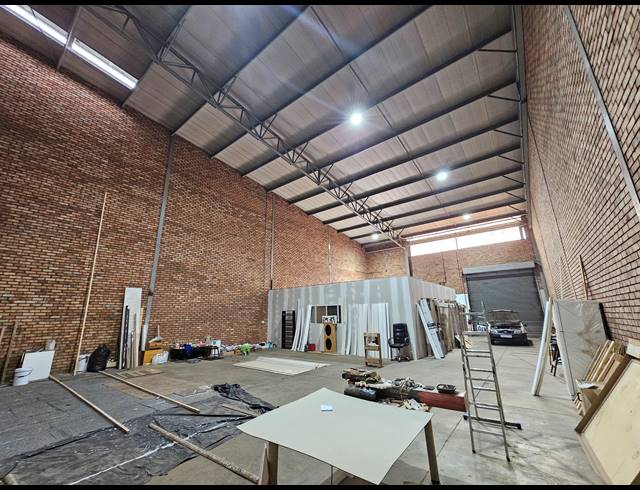 307M² WAREHOUSE TO LET IN MEADOWDALE